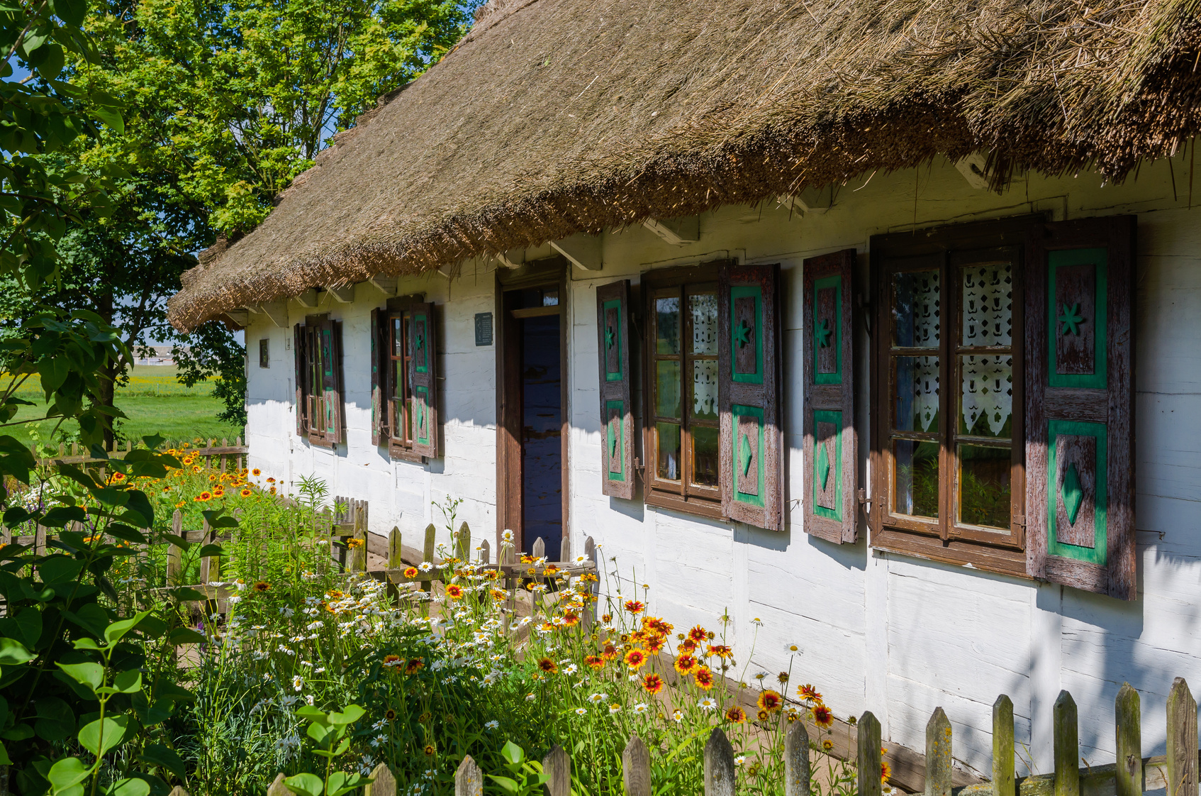 Wiejska chata w skansenie w Maurzycach pod Łowiczem