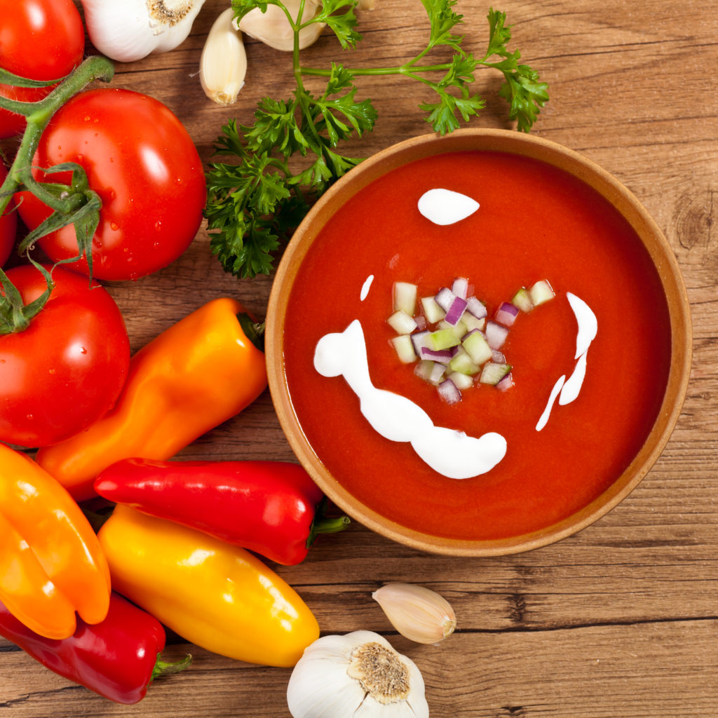Pikantna zupa pomidorowo- paprykowa