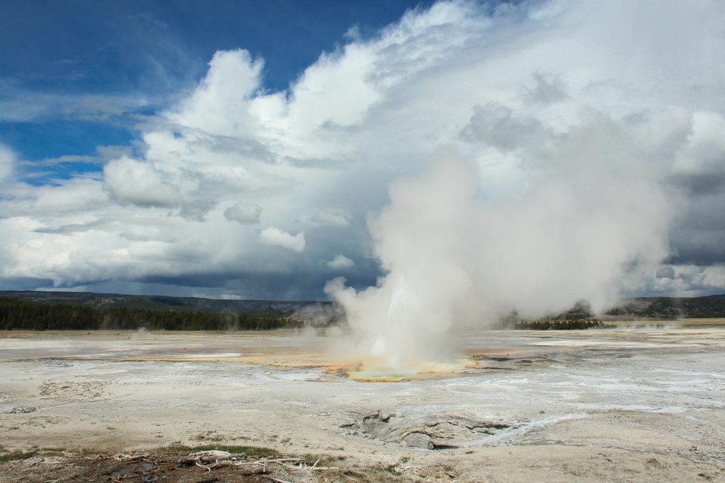 Steamboat geyser  Yellowstone