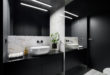 elegancka czarna łazienka z oświetleniem
