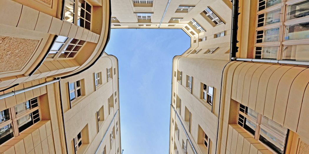 Kamienica w Łodzi, Polska