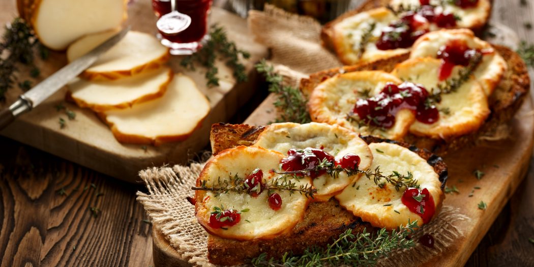 kanapki z żurawiną i oscypkiem