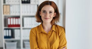 pewna siebie kobieta