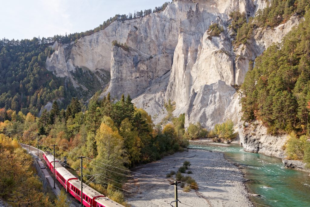 Glacier Express, Ruinaulta - Rheinschlucht (Rhine kanion) nieopodal Versam-Safien, Szwajcaria
