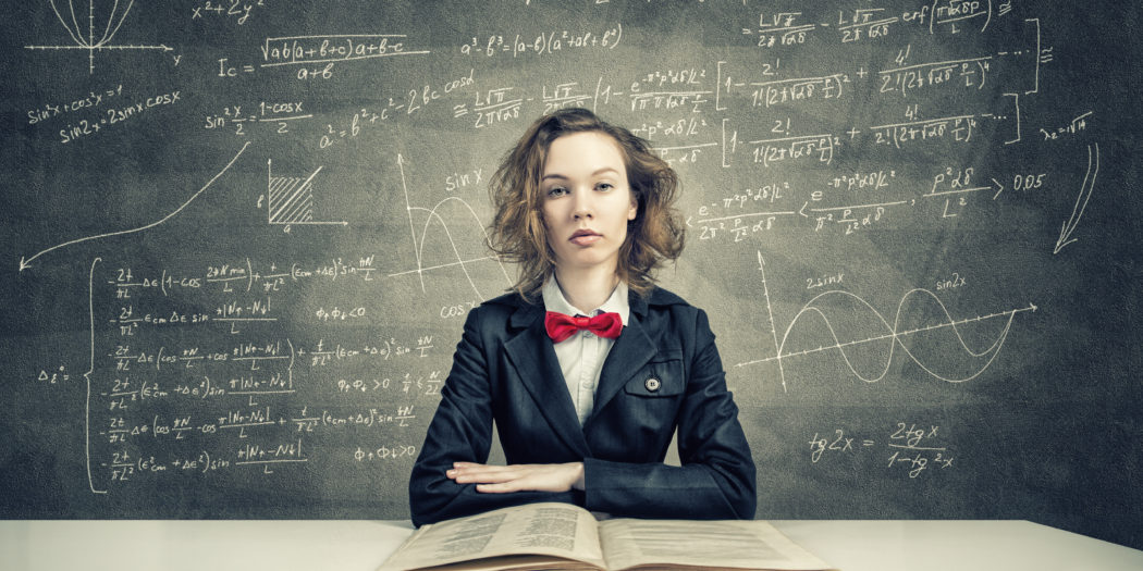 studentka nad starą księgą