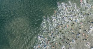 triathlon pływanie widok z drona
