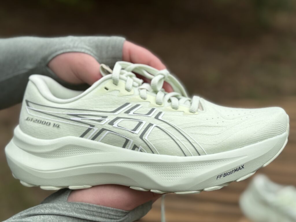 ASICS GT-2000 14 minimalizm i estetyka