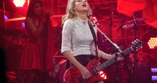 Taylor Swift podczas koncertu w ramach trasy Red Tour, w 2013 roku