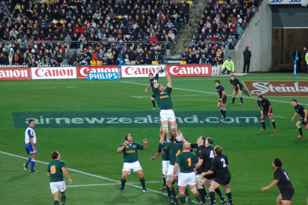 Wznowienie z autu w rugby union w meczu między Nową Zelandią a RPA w 2006