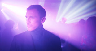 ślepnąc od świateł premiera