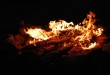 Ogień w kominku tradycyjnym