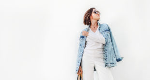 dziewczyna w oversize'owej kurtce jeansowej