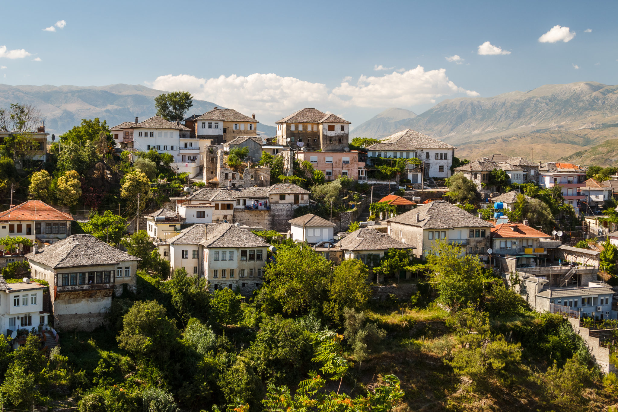  Gjirokastra, wpisana na listę UNESCO  Albania