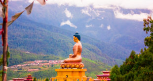 Bhutan Thimphu posąg buddy