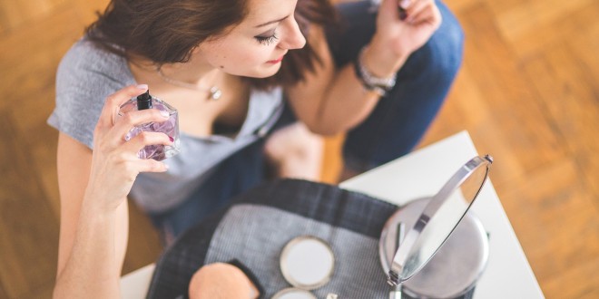 Kobieta - perfumy i kosmetyki