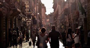 Ludzie - spacer w mieście